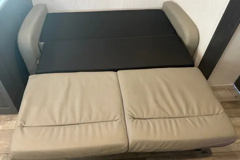 Family friendly 2022 32’ Aspen trail Travel Trailer
