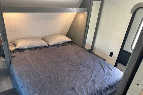 Family friendly 2022 32’ Aspen trail Travel Trailer