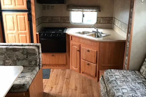 Michael 's Starcraft RKS2500 Travel Trailer