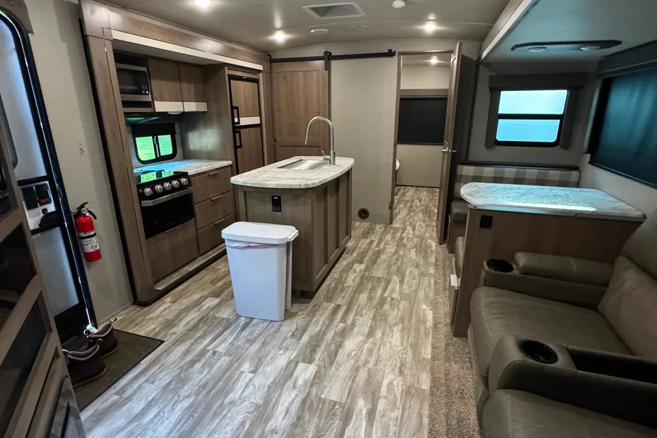 Grand Design Imagine 3250BH - Sleeps 8