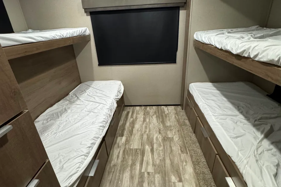 Grand Design Imagine 3250BH - Sleeps 8