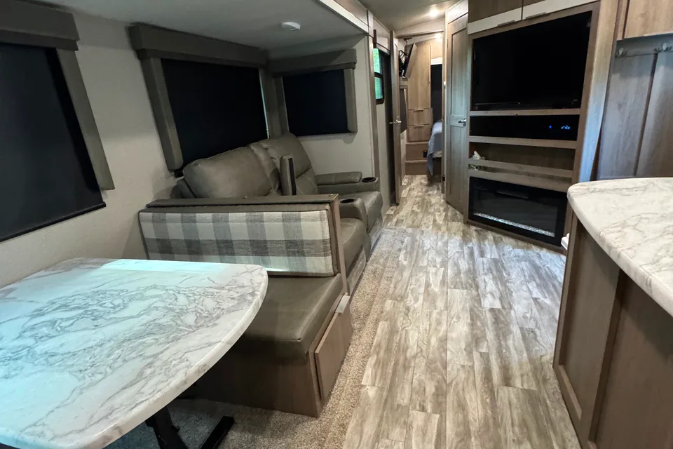 Grand Design Imagine 3250BH - Sleeps 8