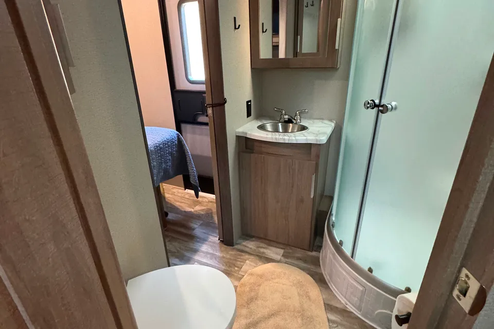 Grand Design Imagine 3250BH - Sleeps 8