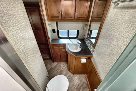 2019 Winnebago Sunova 36Z – Luxury Class A with 1.5 Baths