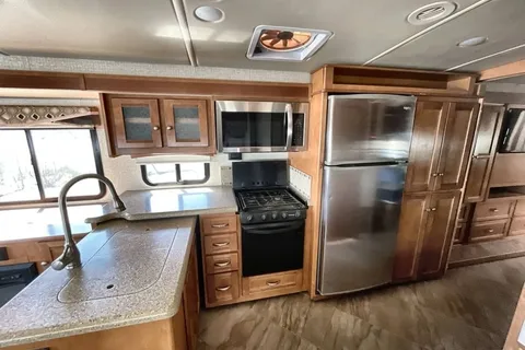 2019 Winnebago Sunova 36Z – Luxury Class A with 1.5 Baths