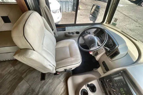 2019 Winnebago Sunova 36Z – Luxury Class A with 1.5 Baths
