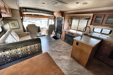 2019 Winnebago Sunova 36Z – Luxury Class A with 1.5 Baths