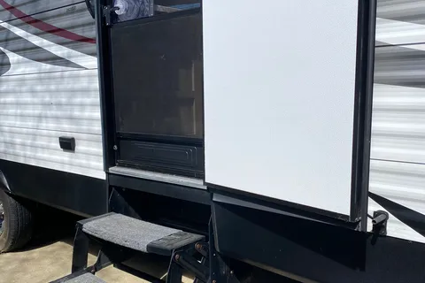 DePasquale’s Coleman Lantern Travel Trailer