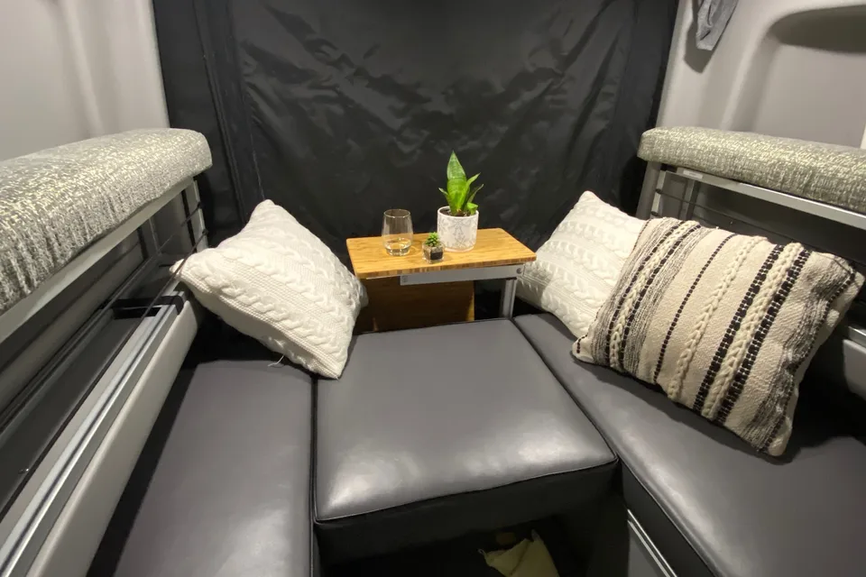 Unleash Your Inner Adventurer with Van Gogh: The Ultimate 4x4 Winnebago Revel Glampervan Experience!