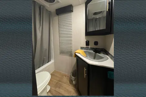 CHEROKEE Bunkhouse with Private Master, Fireplace & Outdoor Kitchen