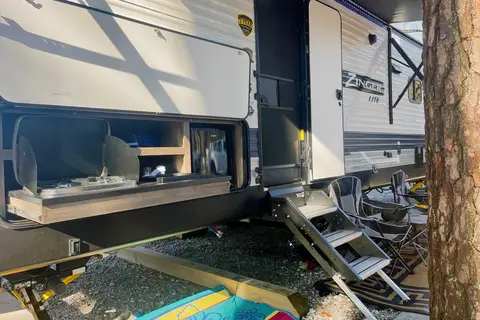 Zinger Crossroads Lite Travel Trailer