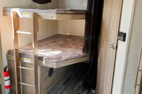 Zinger Crossroads Lite Travel Trailer