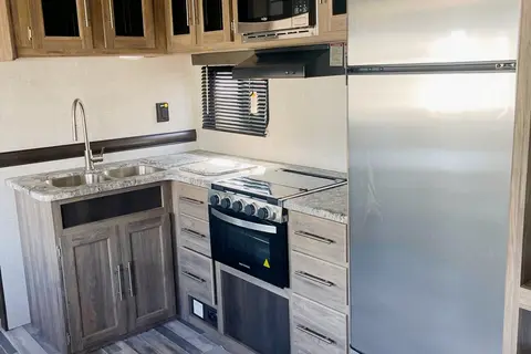 Zinger Crossroads Lite Travel Trailer