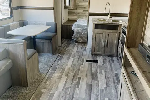 Zinger Crossroads Lite Travel Trailer