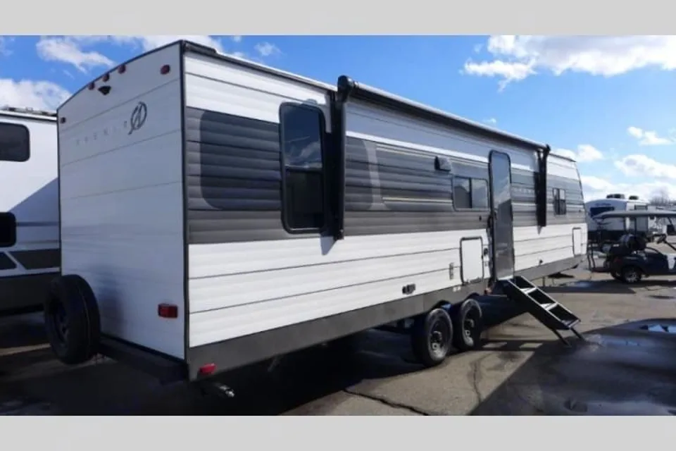 Derick's Cruiser RV avenir Travel Trailer