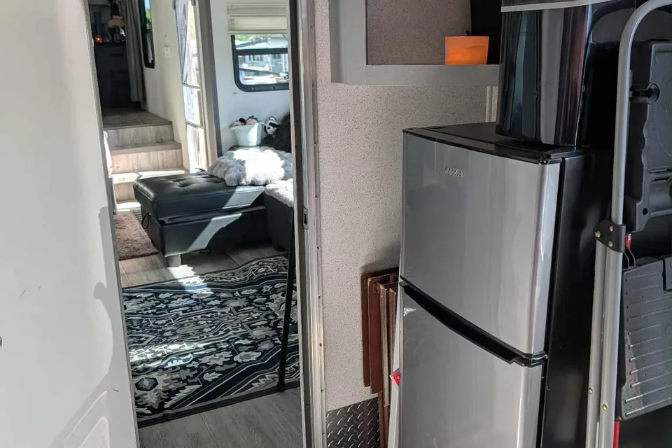 Leikan Farm’s Sportsman Toy hauler Fifth Wheel