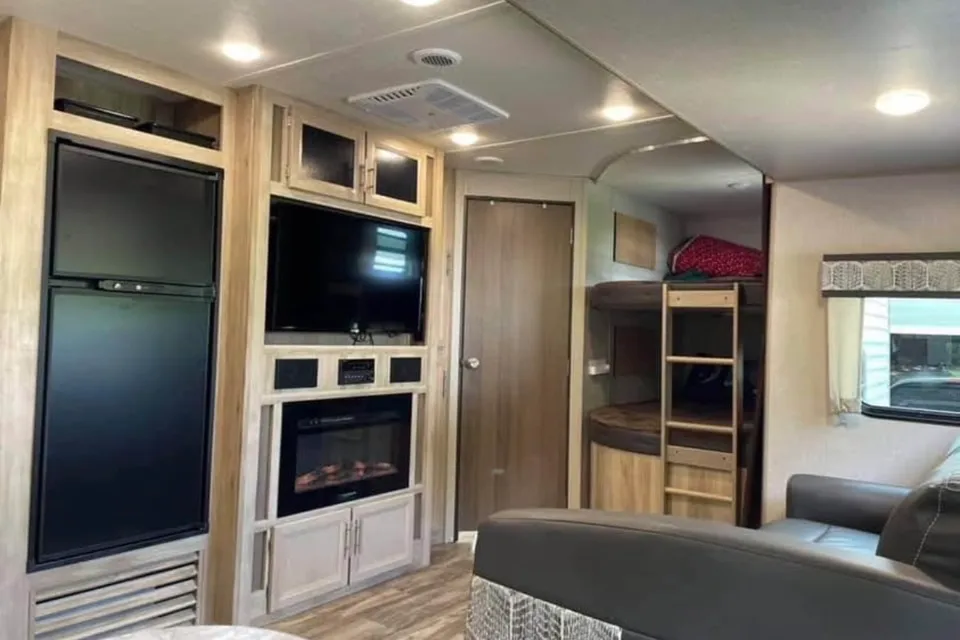 Jeremy's Coachmen Catalina Travel Trailer