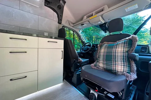 Luxury Hotel-Style Furnitured Camper 2023 Rare Size