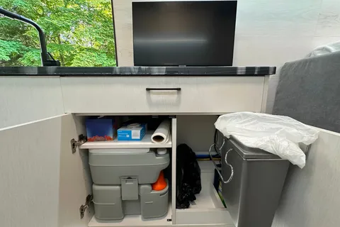 Luxury Hotel-Style Furnitured Camper 2023 Rare Size
