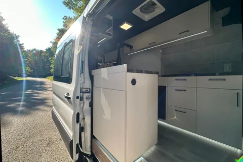 Luxury Hotel-Style Furnitured Camper 2023 Rare Size
