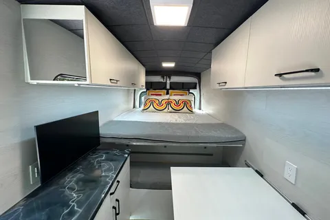Luxury Hotel-Style Furnitured Camper 2023 Rare Size
