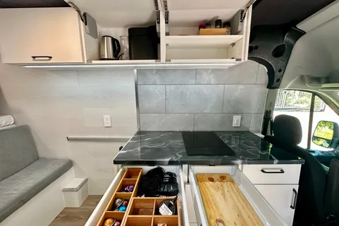 Luxury Hotel-Style Furnitured Camper 2023 Rare Size