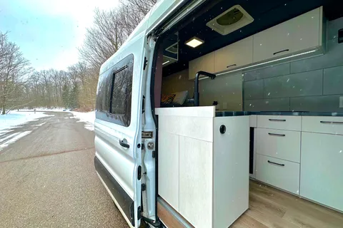Luxury Hotel-Style Furnitured Camper 2023 Rare Size