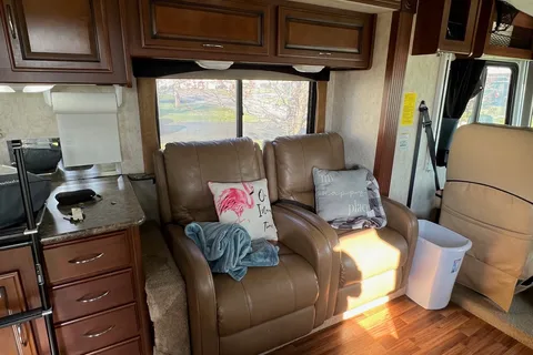 Jordan's Fleetwood Storm 32BH Class A
