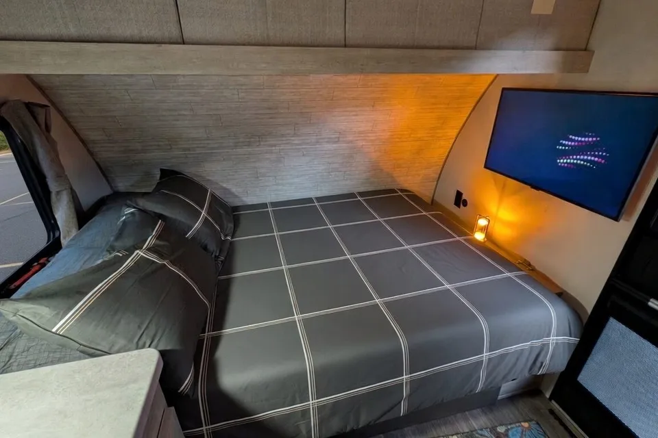 Lightweight Aurora 13RDX Sleeps 3 Easy Tow or Delivery Available