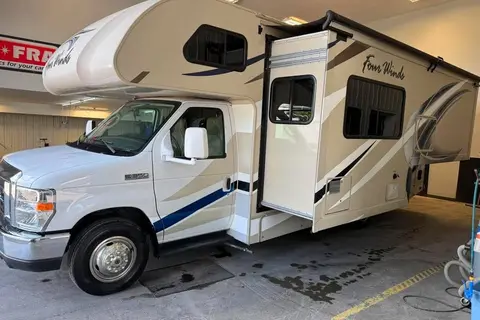 Thor Motor Coach 24F - 6 personnes - Tout équipé