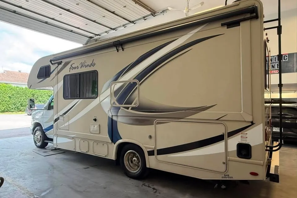 BRIAN Thor Motor Coach 24F Classe C