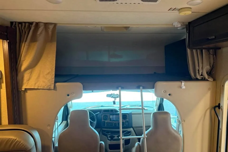 BRIAN Thor Motor Coach 24F Classe C