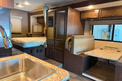 Thor Motor Coach 24F - 6 personnes - Tout équipé