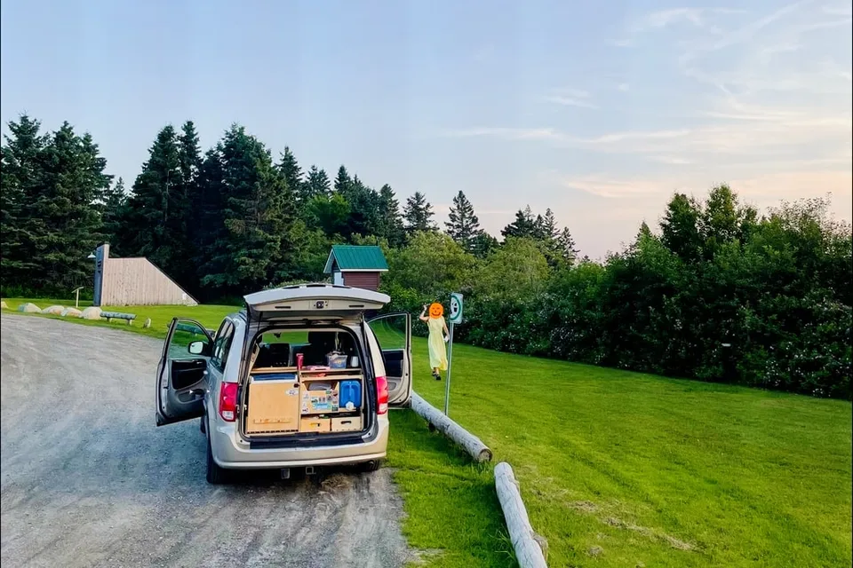 La belle Huguette-  Dodge Grand Caravan