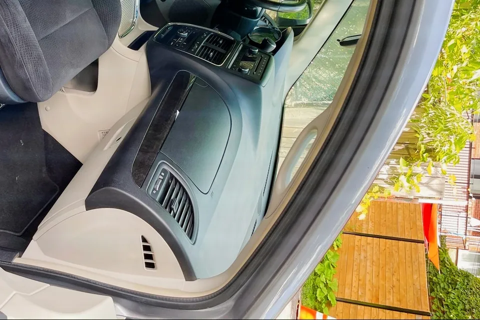 La belle Huguette-  Dodge Grand Caravan