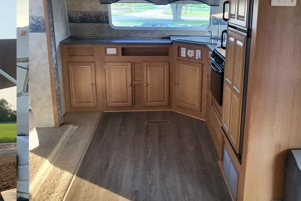 Heather's Lynx Ultra lite LE Travel Trailer