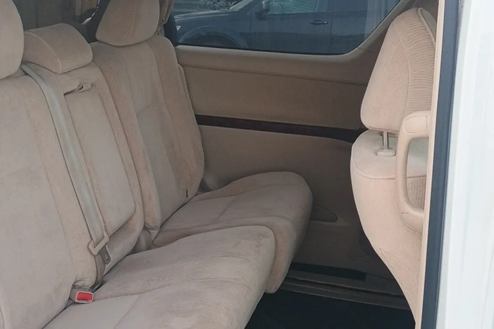 #4 Toyota Camper (8 seats/2 sleeps) Queen bed, Airport pickup Toyota Campervan