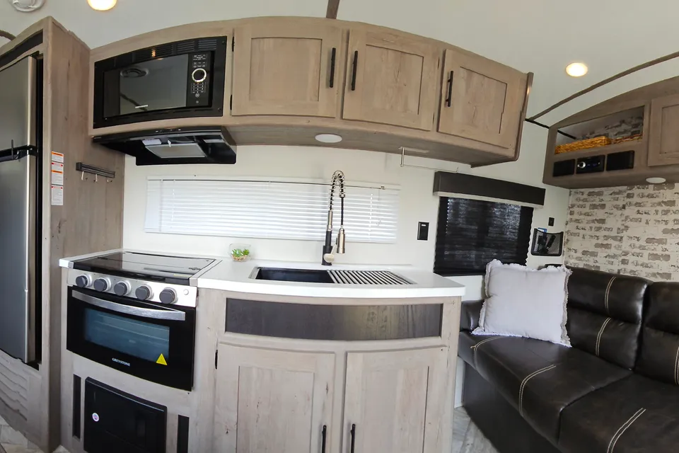 "Spring Glamper" Queen + Bunks
