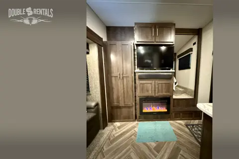 SPORTSTER Toy Hauler with 2 Queen Beds, U-Shaped Dinette & Sofa