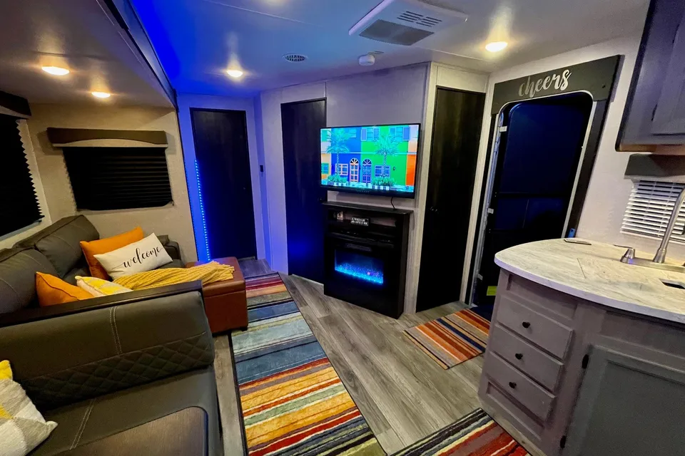 2BR Beauty *StarCraft* (Delivery Available - Sleeps 10)