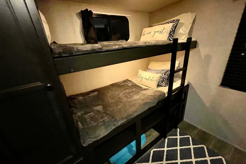 2BR Beauty *StarCraft* (Delivery Available - Sleeps 10)