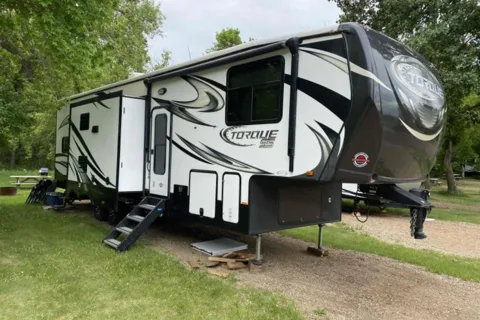 Spacious Toyhauler w/ 2 bathrooms