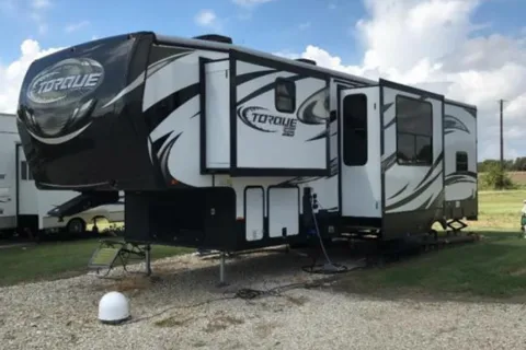 Spacious Toyhauler w/ 2 bathrooms