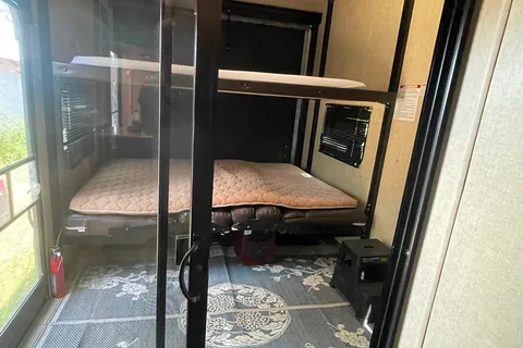 Spacious Toyhauler w/ 2 bathrooms