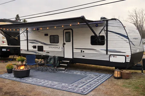 1500 friendly Keystone Springdale 27rbh Travel Trailer