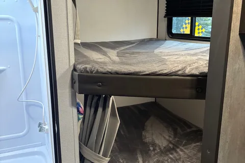 1500 friendly Keystone Springdale 27rbh Travel Trailer