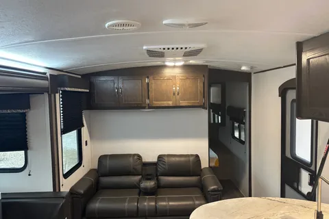 1500 friendly Keystone Springdale 27rbh Travel Trailer