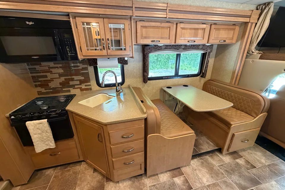 Rental photo Thor Four Winds 31E – Ultimate Family & Off-Grid Adventure RV