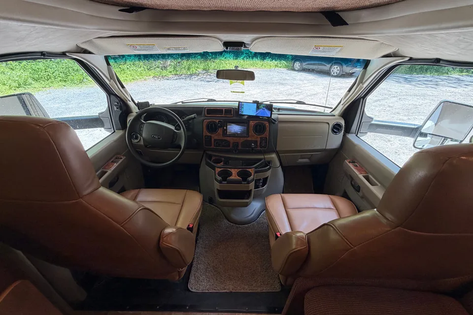 Rental photo Thor Four Winds 31E – Ultimate Family & Off-Grid Adventure RV