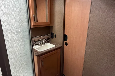 Thor Four Winds 31E – Ultimate Family & Off-Grid Adventure RV